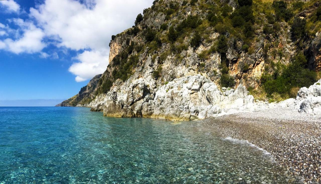 By The Sea In Scario Apartment Bagian luar foto