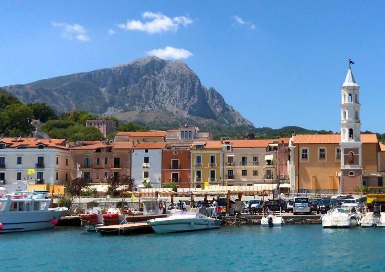 By The Sea In Scario Apartment Bagian luar foto